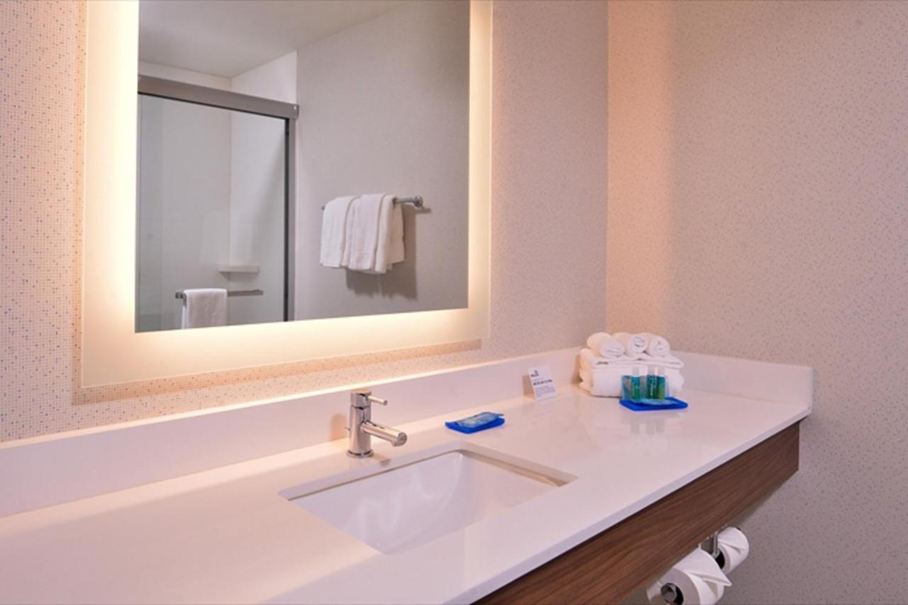 Holiday Inn Express Madera By Ihg Екстериор снимка