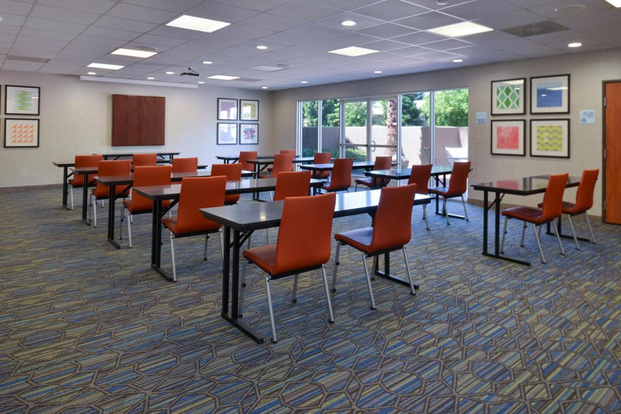 Holiday Inn Express Madera By Ihg Екстериор снимка