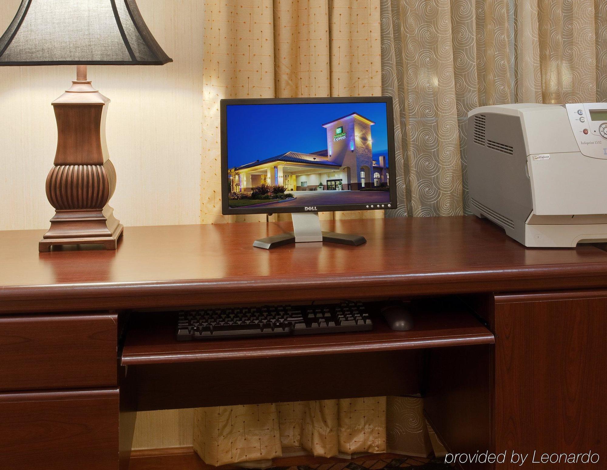 Holiday Inn Express Madera By Ihg Съоръжения снимка
