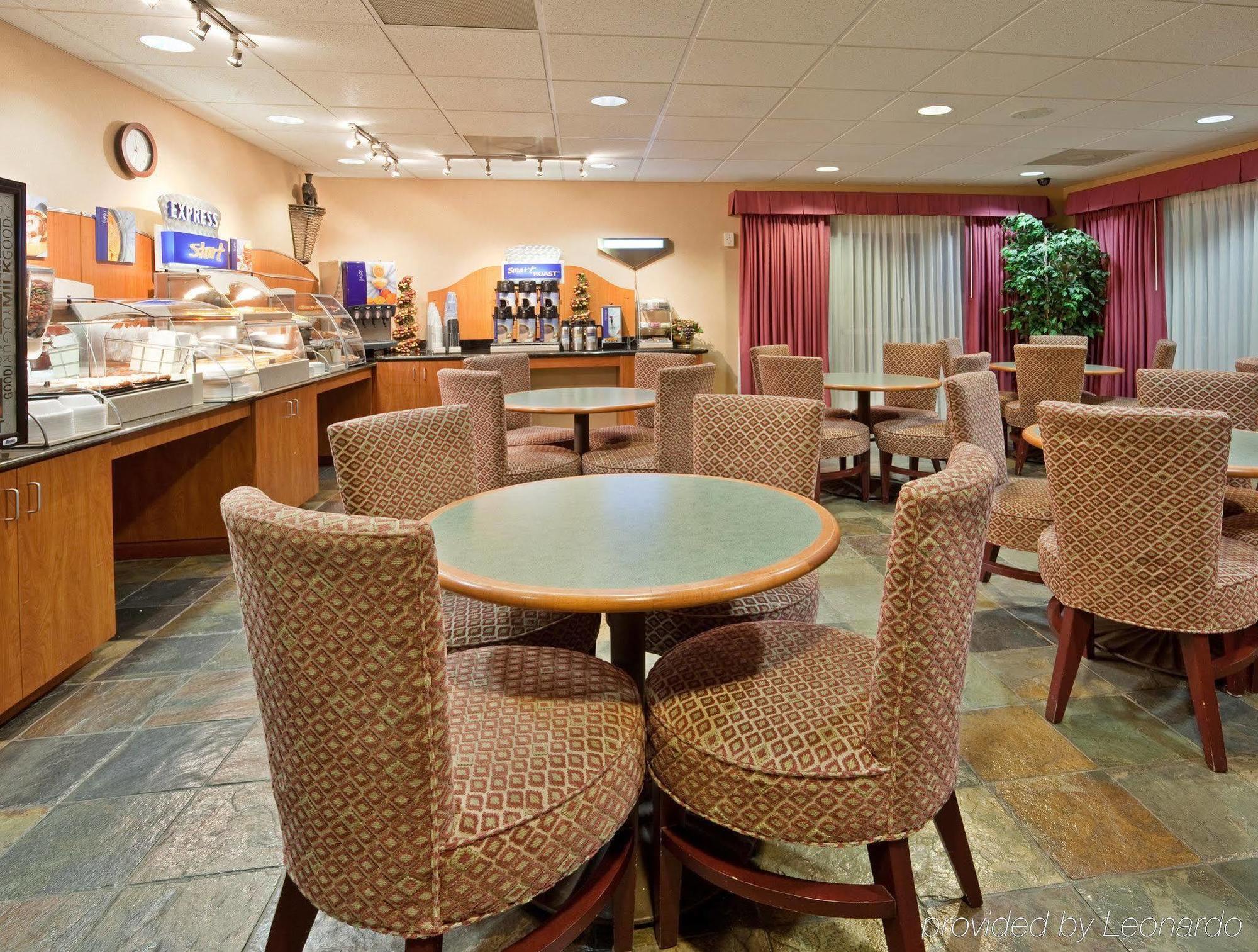 Holiday Inn Express Madera By Ihg Ресторант снимка