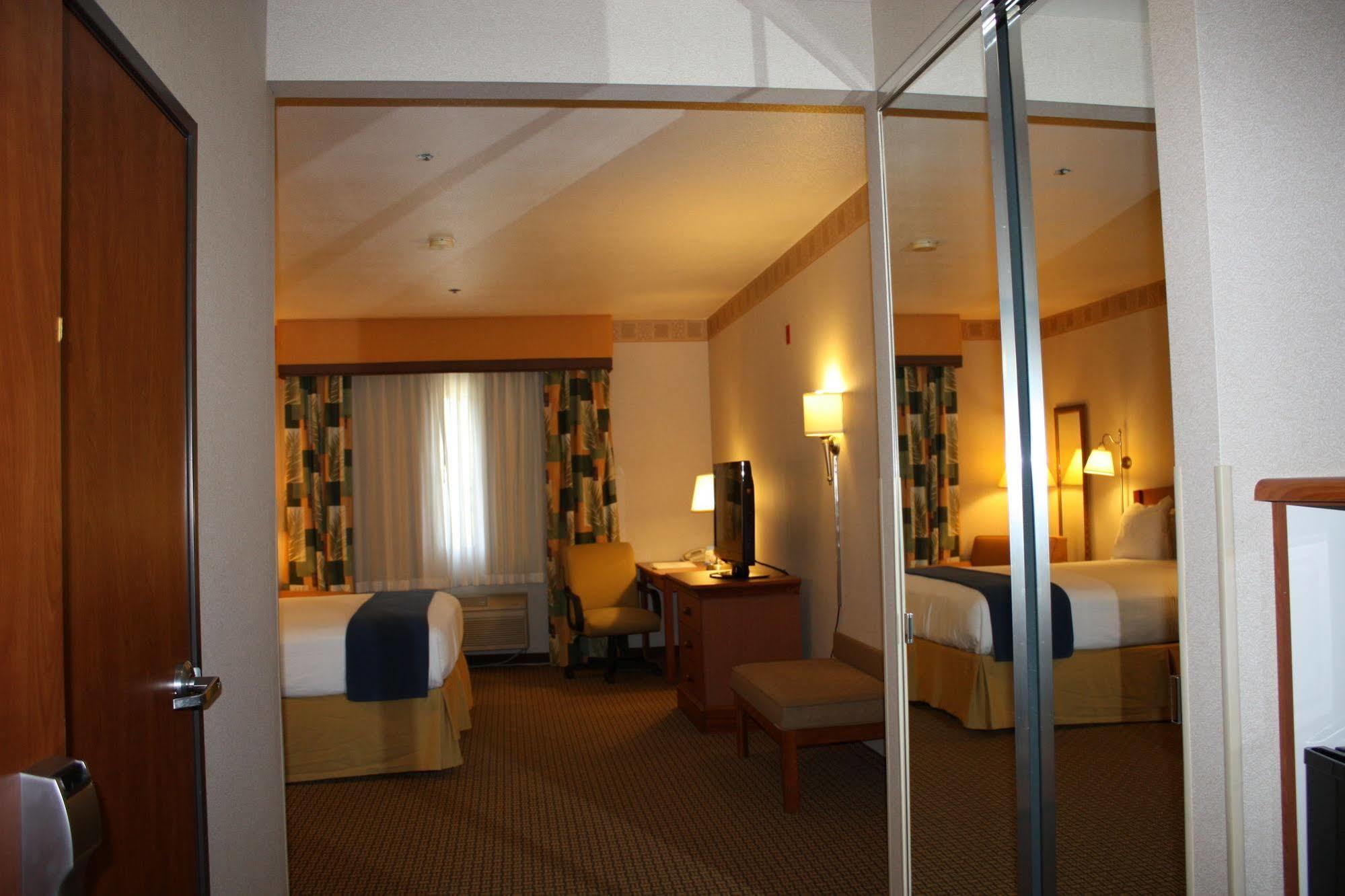 Holiday Inn Express Madera By Ihg Екстериор снимка