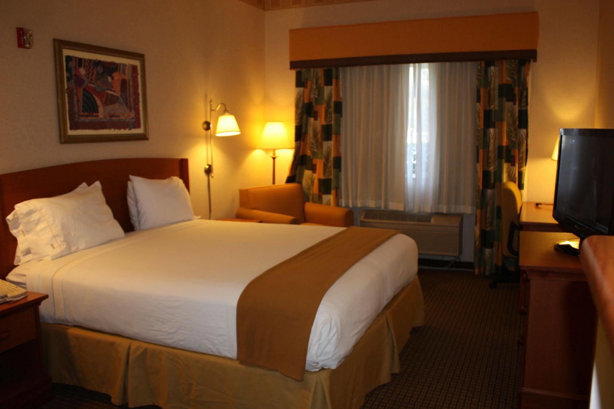 Holiday Inn Express Madera By Ihg Екстериор снимка